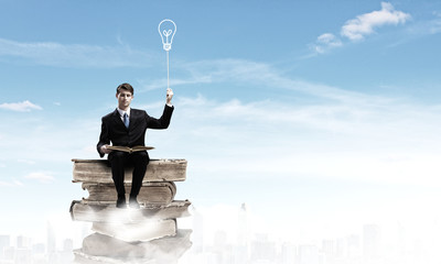 算汽车的油耗是拿油钱除以公里数还是拿公里数除以油钱？